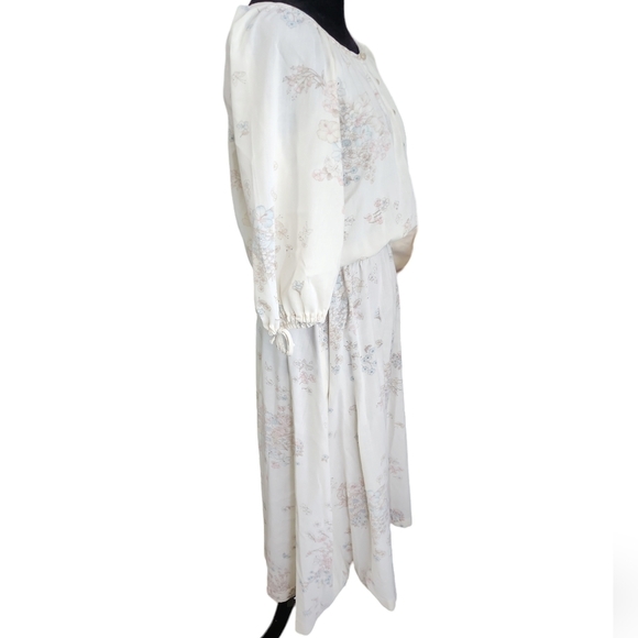 Vintage cottagecore white floral and butterfly print dress - Picture 8 of 8